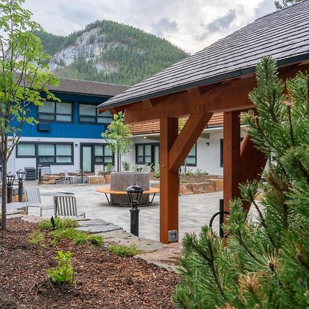 The Dorothy Motel Банф Екстериор снимка
